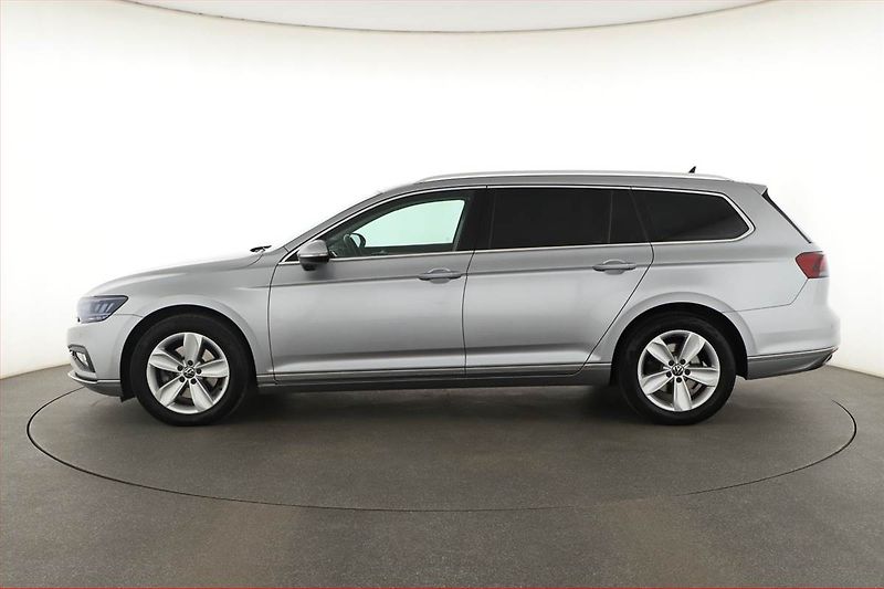 Volkswagen Passat (2023) 2.0 TDI - fotka 3 z 19