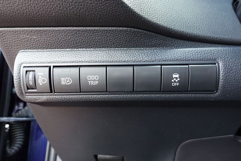 Toyota Corolla 2,0 HEV Comfort Tech TS - fotka 19 z 31
