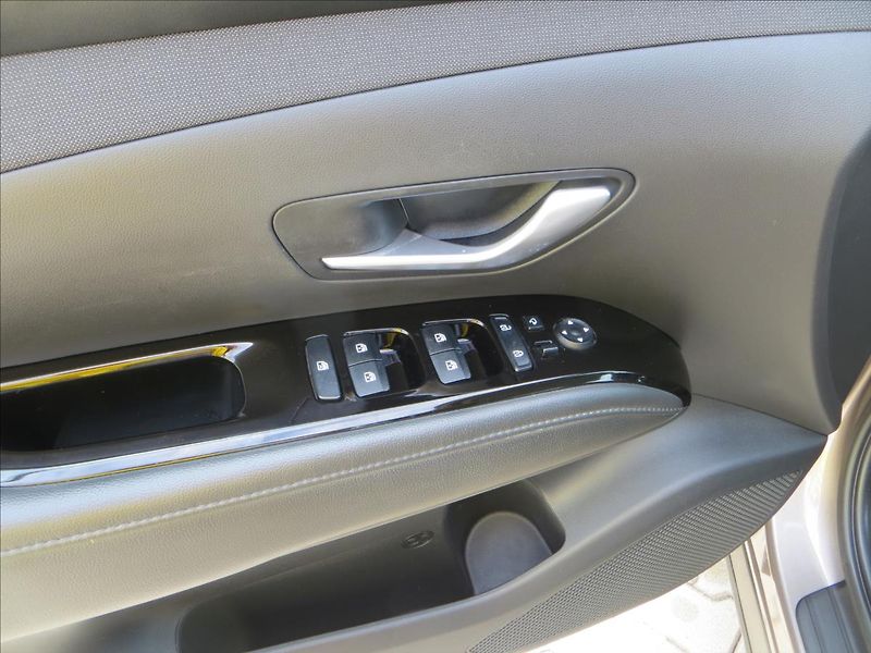 Hyundai Tucson 1,6 CRDi mHEV Smart 100kW - fotka 12 z 26