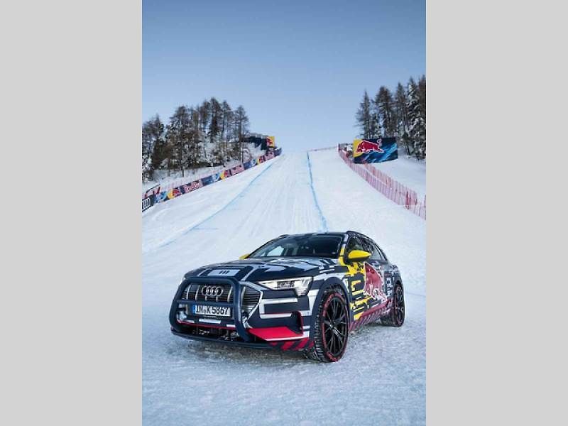 Prototyp Audi e-tron na sjezdovce