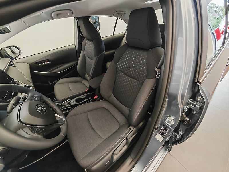 Toyota Corolla 1.8 Comfort Tech - fotka 8 z 21