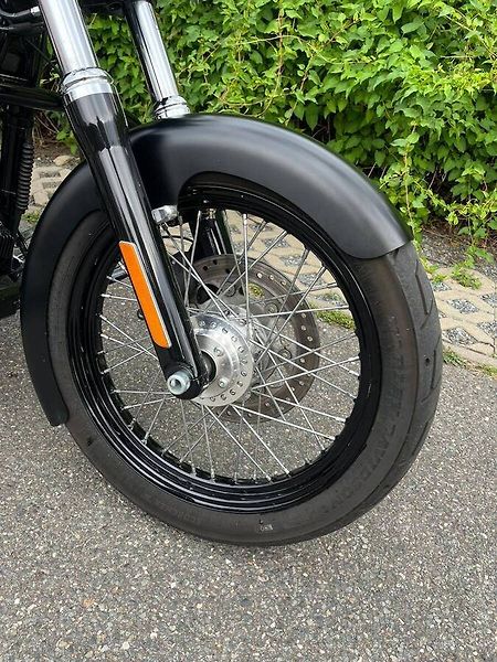 Harley-Davidson FXDB Dyna Street Bob (2017) - fotka 11 z 17