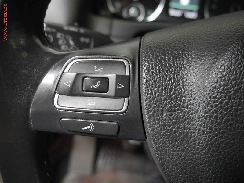 Volkswagen Tiguan (2013) 2.0TDi 4x4, Xenon, park.čidla - fotka 14 z 23