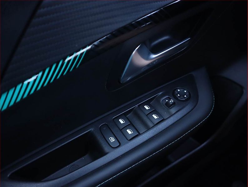 Peugeot 208 (2022) Allure 50 kWh, SoH 100% - fotka 20 z 23