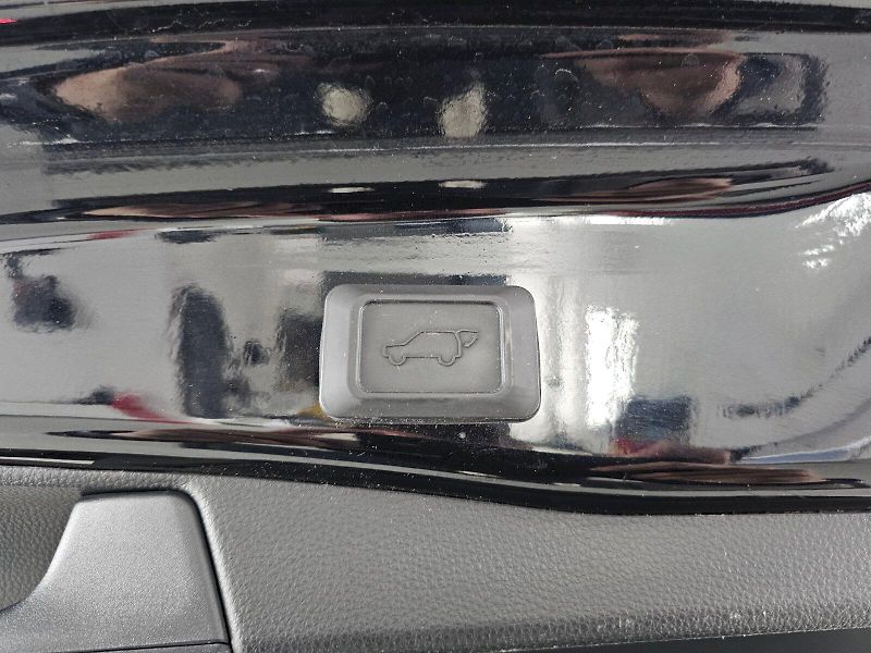 Toyota RAV4 (2021) 2.5HEV 4x4 222k JBL BLACK EDIT - fotka 33 z 34