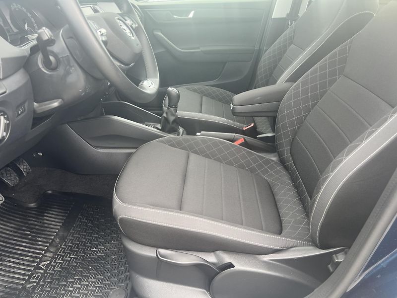 Škoda Fabia 1.0TSi 70kw KAMERA TEMPOMAT - fotka 11 z 43