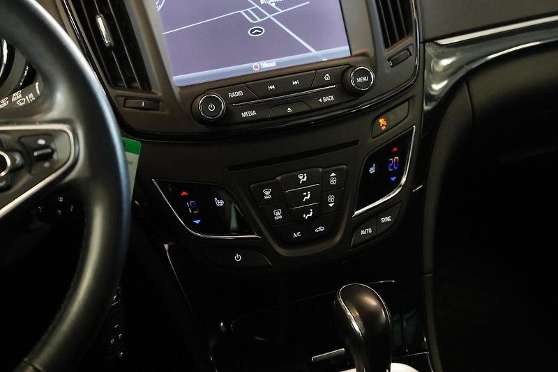 Opel Insignia - fotka 20 z 24