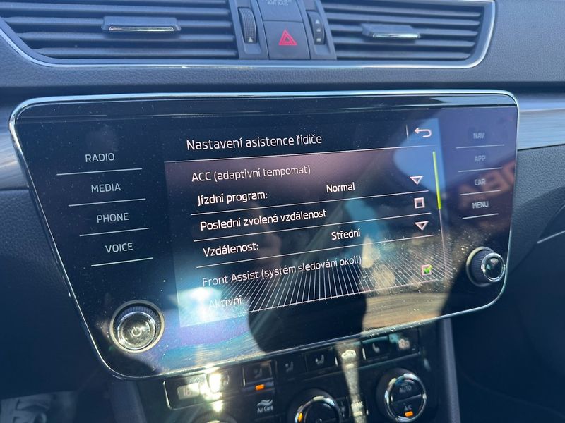Škoda Superb (2019) DSG 2,0 TDI 140 KW STYLE+ SŠA - fotka 33 z 49