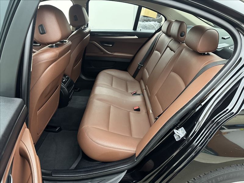 BMW Řada 5 2,0 4X4 KŮŽE SERVIS KAMERA ČR - fotka 34 z 38
