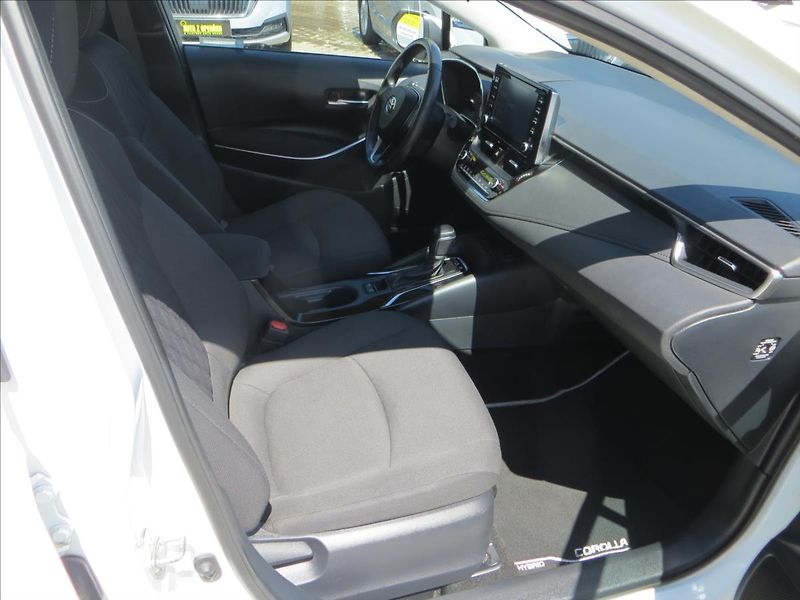 Toyota Corolla 1,8 Hybrid Active e-CVT ČR - fotka 10 z 27
