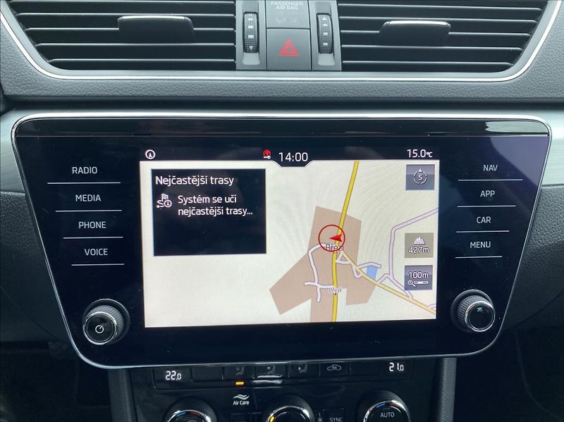 Škoda Superb 2,0 TDi  EXECUTIVE / DSG / NAV - fotka 29 z 37
