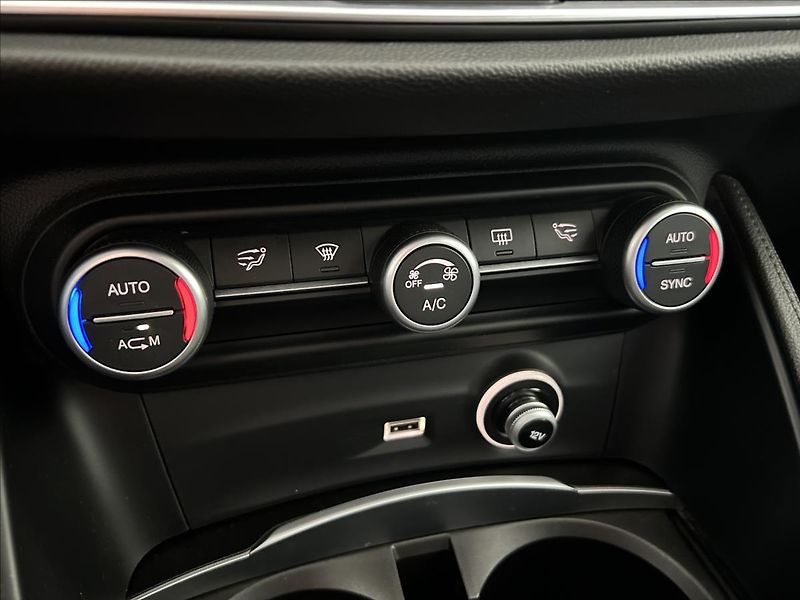 Alfa Romeo Stelvio 2,2   JTD 132kW,AUTOMAT,SERVIS - fotka 21 z 30