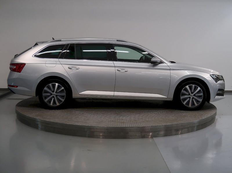 Škoda Superb (2022) iV STYLE 1.4TSI 160KW DSG - fotka 8 z 44