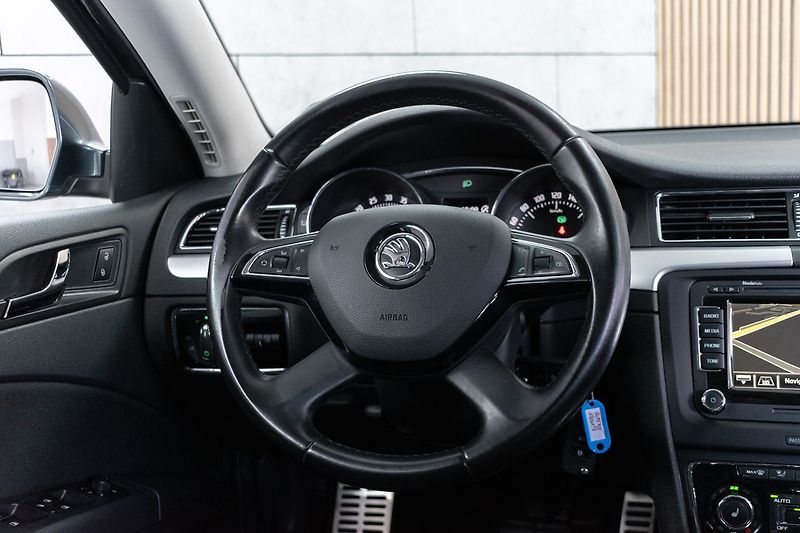Škoda Superb 2.0 TDI DSG AMBITION BUSINESS - fotka 16 z 32