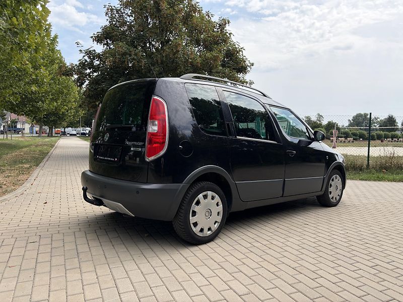 Škoda Roomster 1.6 Scout Plus Edition - fotka 10 z 32