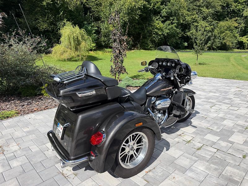 Harley-Davidson FLHTCUTG Tri Glide Ultra Classic (2019) Harley-Davidson Tri GlideUltra - fotka 3 z 6