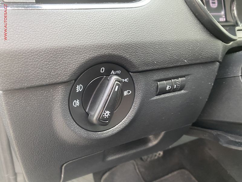 Škoda Octavia (2015) 1.4 TSi, Elegance, DSG, +kola - fotka 16 z 20
