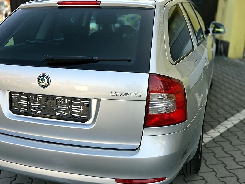 Škoda Octavia 1,4TSi 1.maj, rozvody, xenony  - fotka 13 z 43