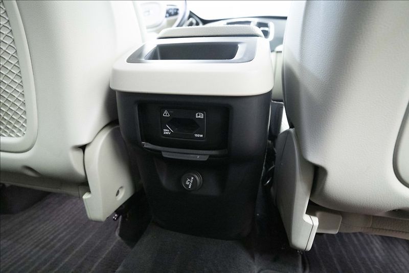 Volvo XC90 2,0 D5 AWD 1. MAJITEL ČR TAŽNÉ - fotka 15 z 44