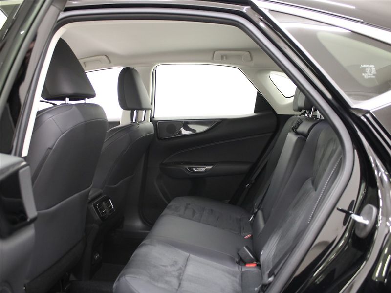 Lexus NX 350h 2,5 Hybrid Comfort TOP 29tkm. - fotka 7 z 24