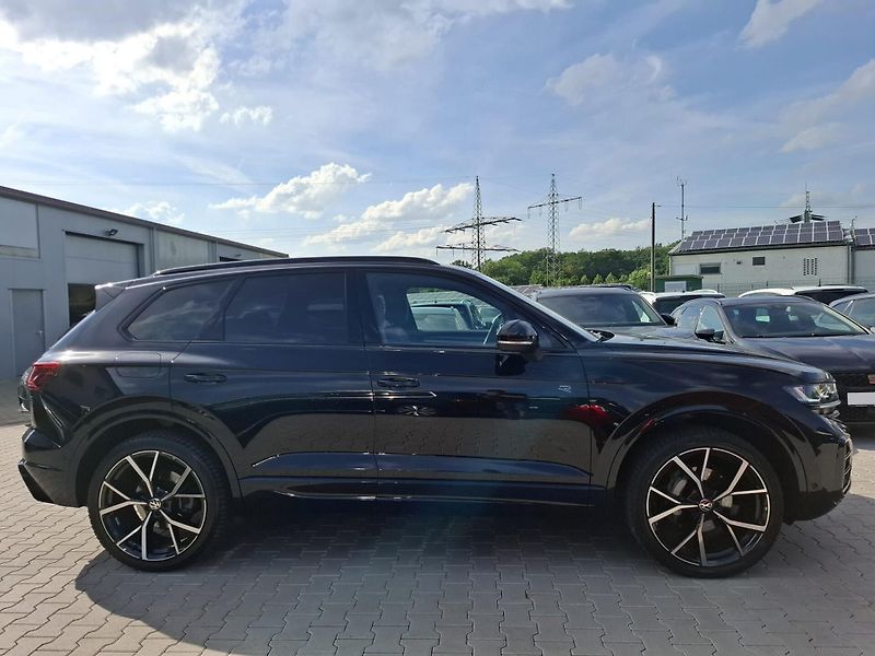 Volkswagen Touareg TDI 210kW R-Line Pano NezT HuD - fotka 3 z 22