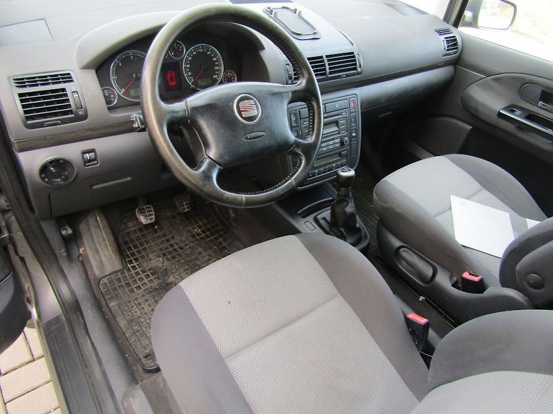Seat Alhambra (2006) 2.0 TDI 103kW - fotka 13 z 34