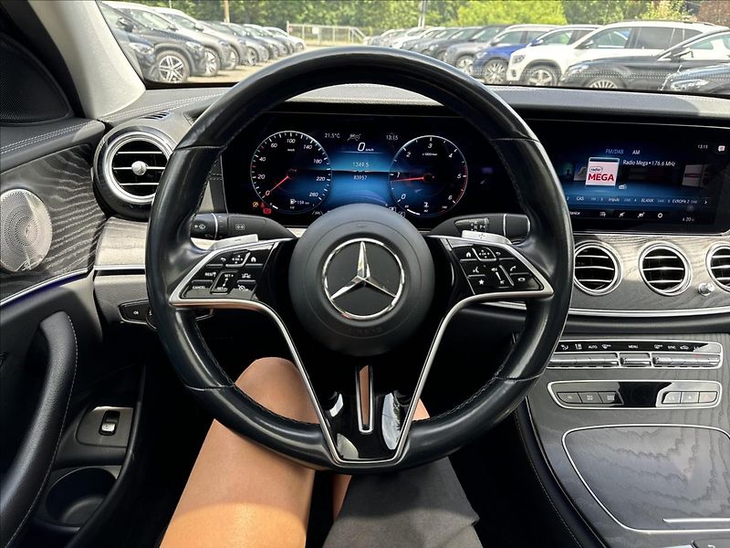 Mercedes-Benz Třídy E E 220d 4MATIC AMG Style - fotka 11 z 16