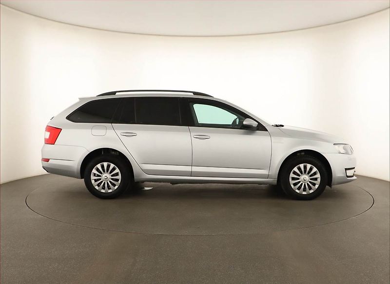 Škoda Octavia (2014) 1.6 TDI, Tempomat - fotka 6 z 13