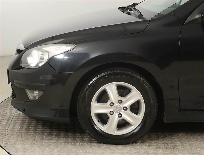 Hyundai i30 (2011) 1.4 CVVT, po STK, levný provoz - fotka 14 z 18