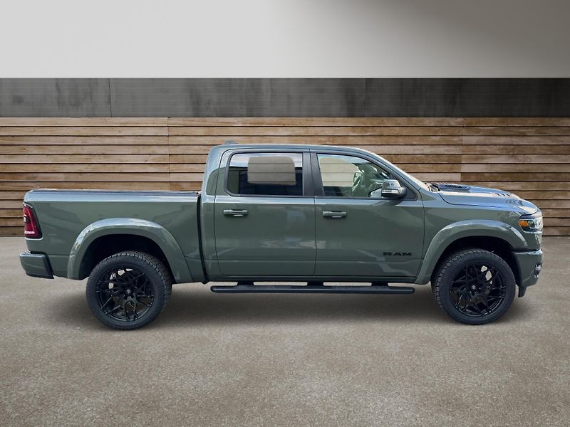 Dodge RAM (2020) +OFFROAD PAKET+LOOK26+HEMI+ - fotka 2 z 21