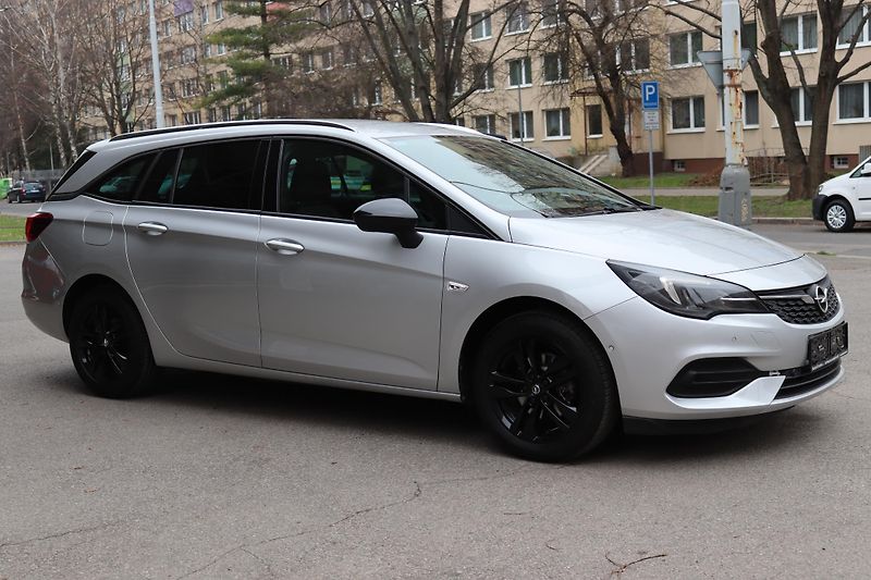 Opel Astra SPORTS TOURER+ 1.2 81kW - fotka 8 z 50