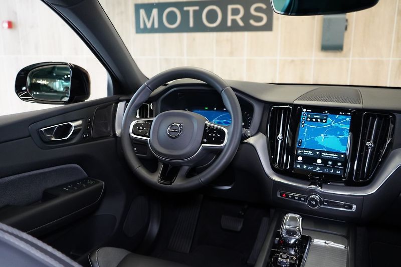 Volvo XC60 B5 Plus Black Edition, 360° - fotka 43 z 44