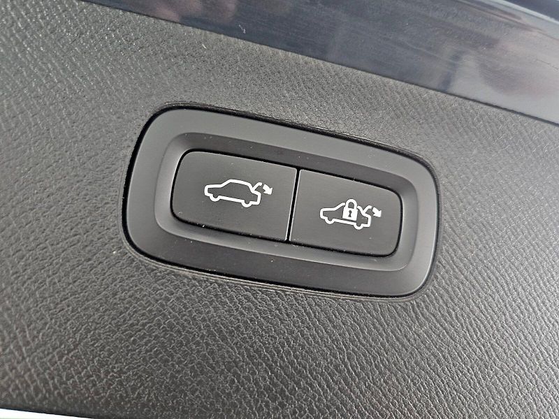 Volvo XC90 (2022) B5 AWD INSCRIPTION - fotka 31 z 34