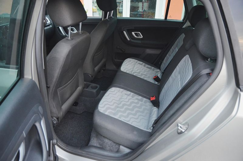 Škoda Fabia (2008) 1.4i 16V 63kW AMB / AUT. KLIMA - fotka 14 z 36
