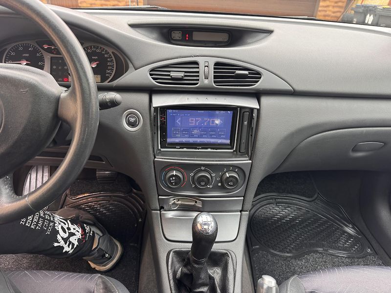 Renault Laguna 1.8i 88Kw Dynamique - fotka 10 z 17
