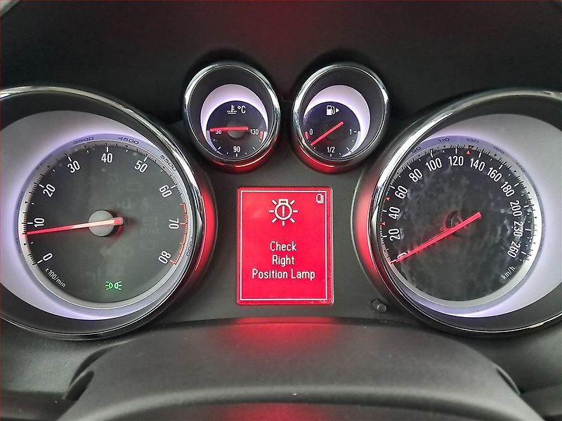 Opel Astra (2011) 1.6 16V, Tempomat - fotka 11 z 16