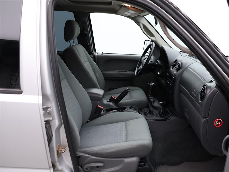 Jeep Cherokee 2,8 CRD 120kW 4x4 Limited Tažn - fotka 9 z 26