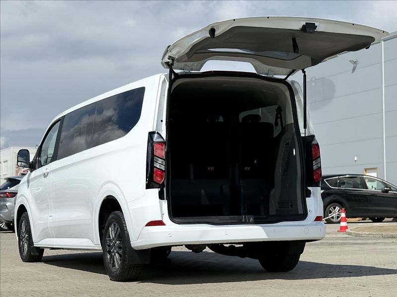 Ford Tourneo Custom 2,0 EcoBlue 125kW Titanium AWD - fotka 11 z 27