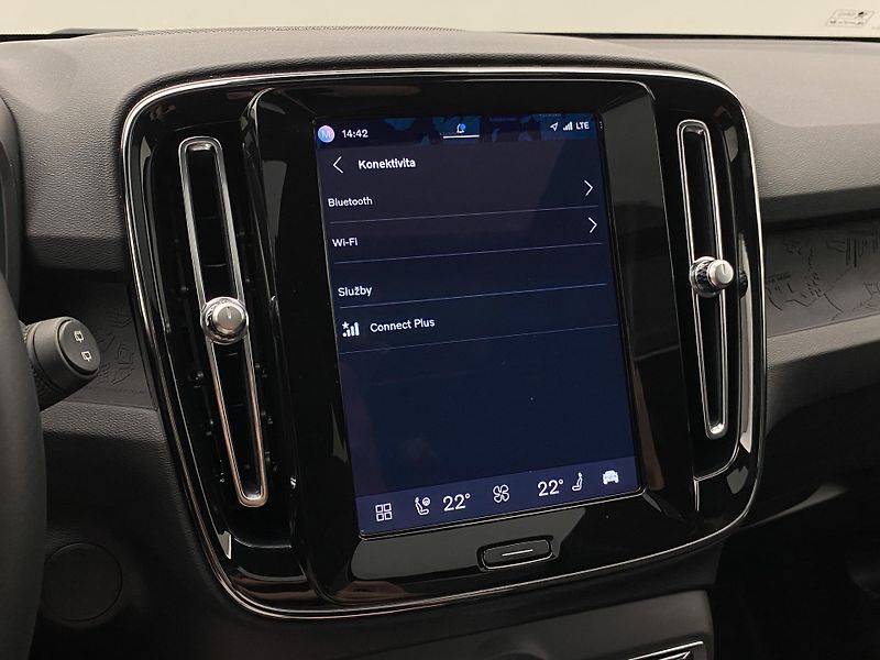 Volvo XC40 PURE ELECTRIC RECHARGE TWIN - fotka 53 z 58