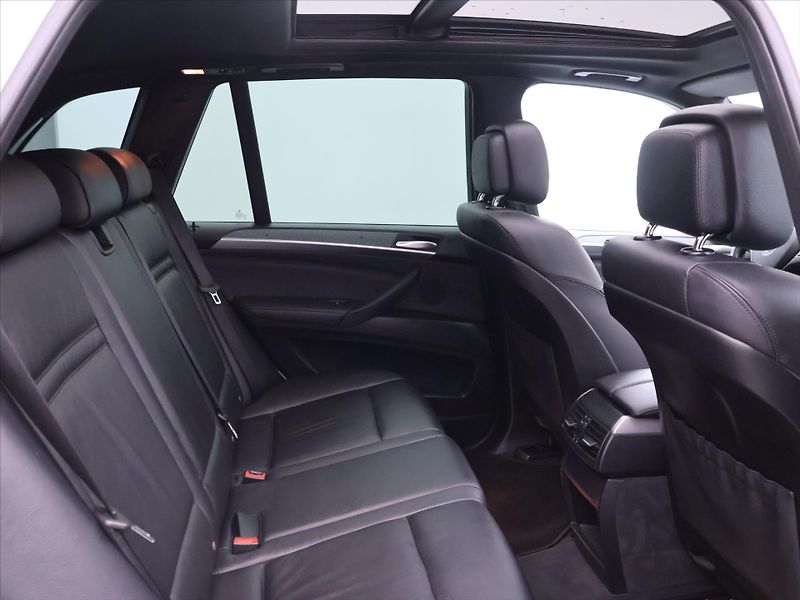 BMW X5 3,0 M50d 280kW Panorama - fotka 14 z 31