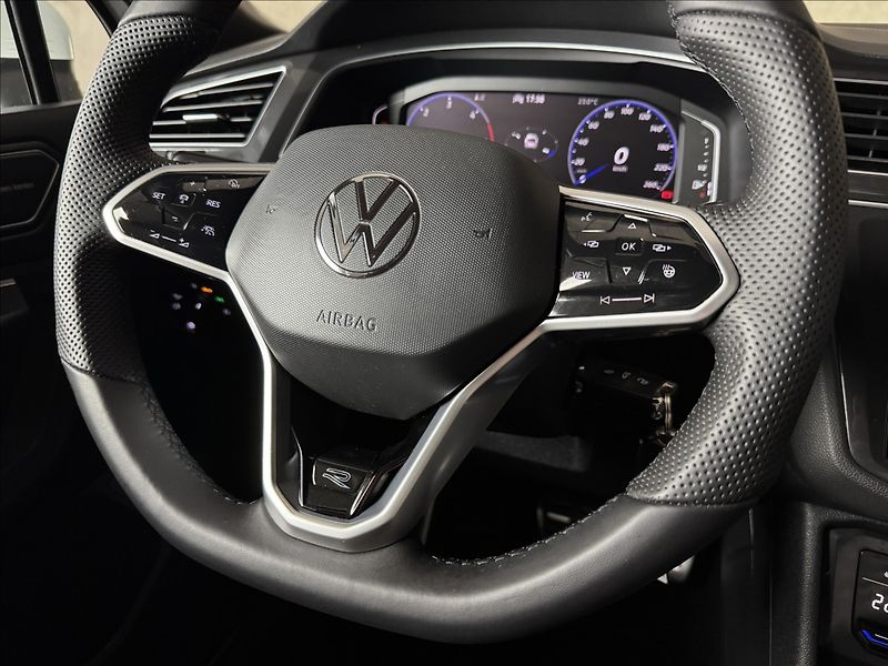 Volkswagen Tiguan 2,0 TDi  DSG R-Line IQ Light K - fotka 42 z 46
