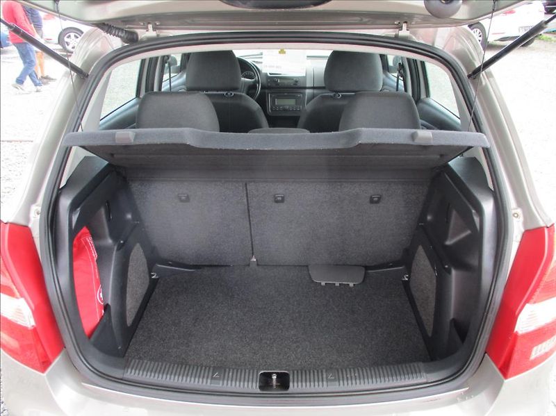 Škoda Fabia 1,4 i 16v, klima,servis,1.maj, - fotka 9 z 33