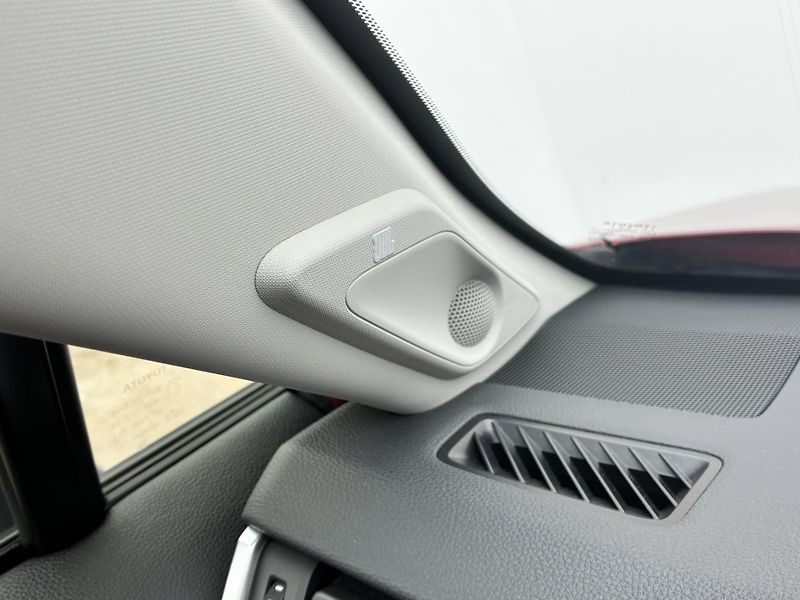 Toyota RAV4 2.5 HSD e-CVT AWD Exe. JBL - fotka 23 z 26
