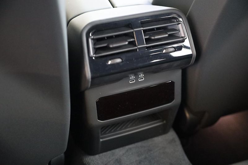 BMW Řada 5 540d xDrive Touring - fotka 16 z 18