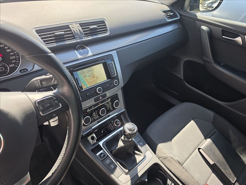 Volkswagen Passat 1,4 TSi 90KW Comfortline NAVI - fotka 13 z 45