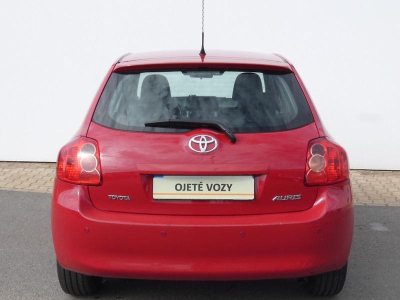 Toyota Auris (2009) 1,6 91KW - fotka 11 z 30