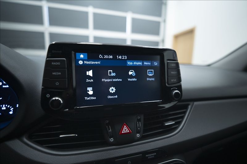 Hyundai i30 1,5 CVVT KAMERA 1. MAJITEL ČR - fotka 28 z 31
