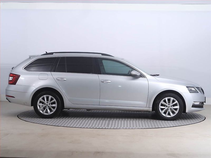 Škoda Octavia (2018) 1.6 TDI, Automat, Navi - fotka 6 z 20