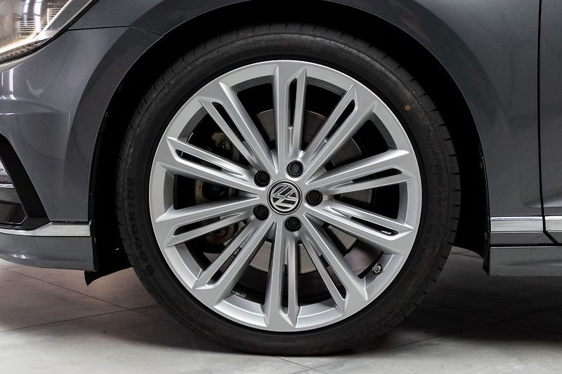 Volkswagen Passat 2.0 Bi-TDI R-LINE*N.TOPENÍ*ACC - fotka 34 z 40