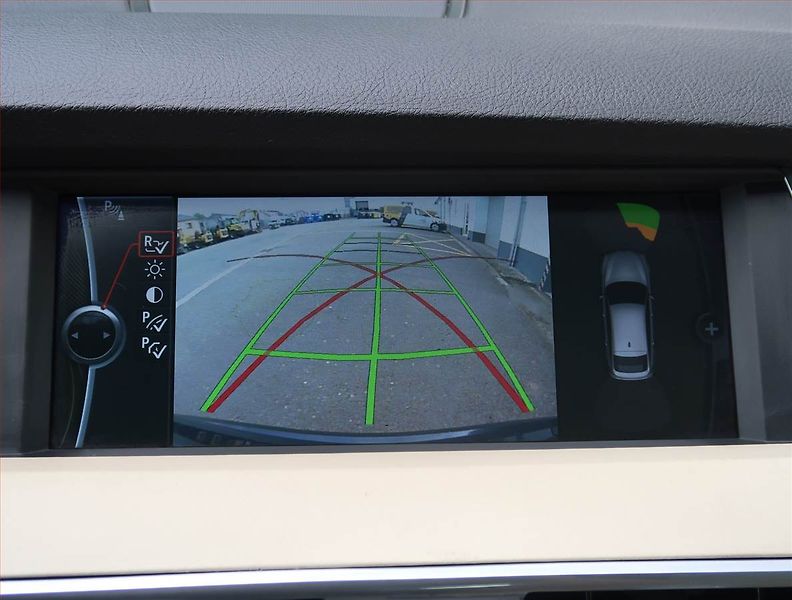 BMW Řada 5 (2012) 530d xDrive GT, 4X4, Automat - fotka 17 z 34